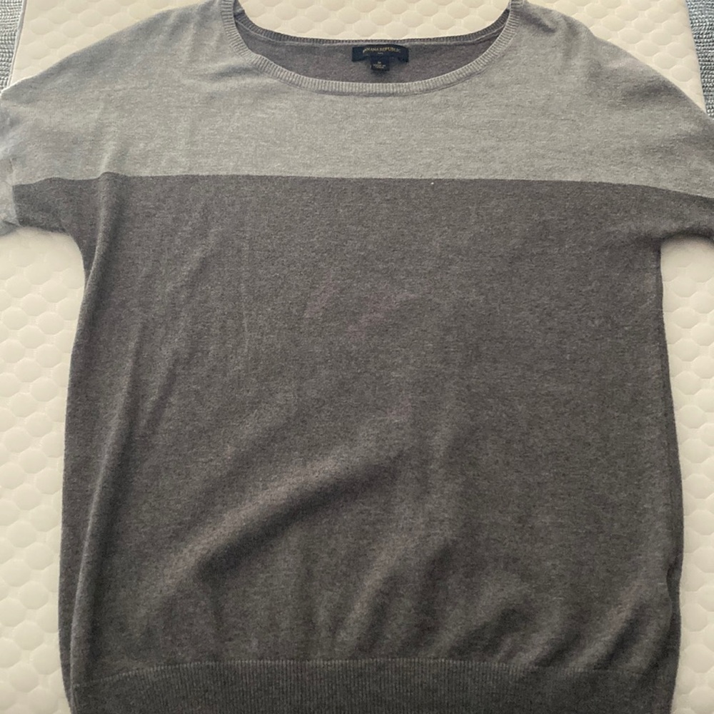 Banana Republic Women’s Gray Block sweater size medium